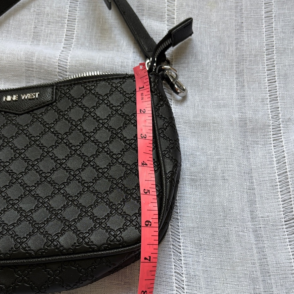 Nine West NWOT Crossbody Bag in a black Garner print. - Picture 12 of 12